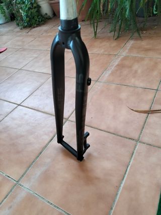 Horquilla rígida 
De aluminio 