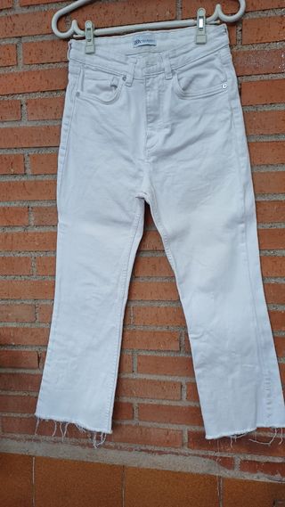 Pantalón Zara Blanco Talla 40
Talle medio alto