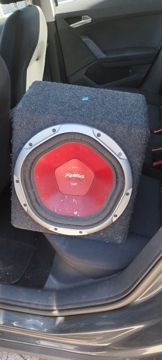 Cajón con Subwoofer Sony Xplod