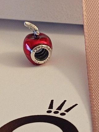 Charm Mela Rossa Disney Biancaneve