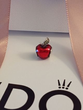 Charm Mela Rossa Disney Biancaneve