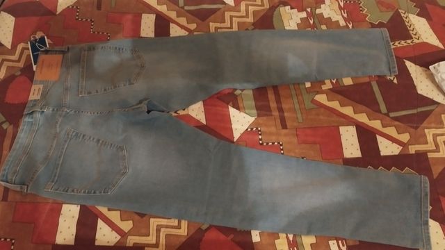 Pantalón vaquero Jack & Jones azul
Talla 32/30