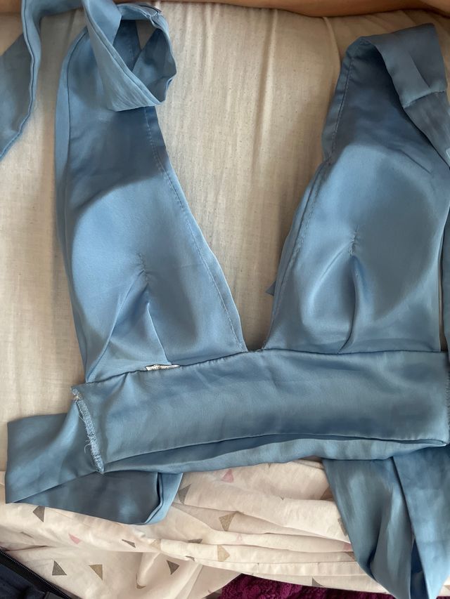 Top elegante azul satinado nuevo