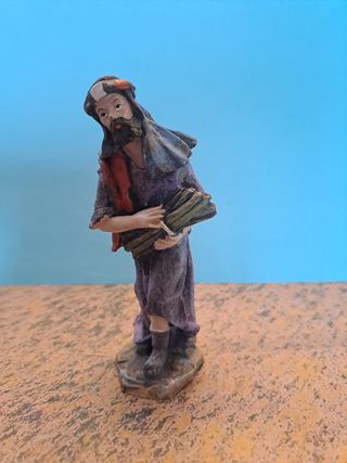 Figura Belén Pastor con leña
