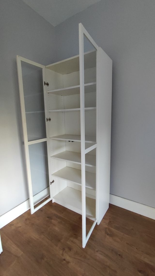 Dos estanterías Billy con puertas Oxberg 80x41x202