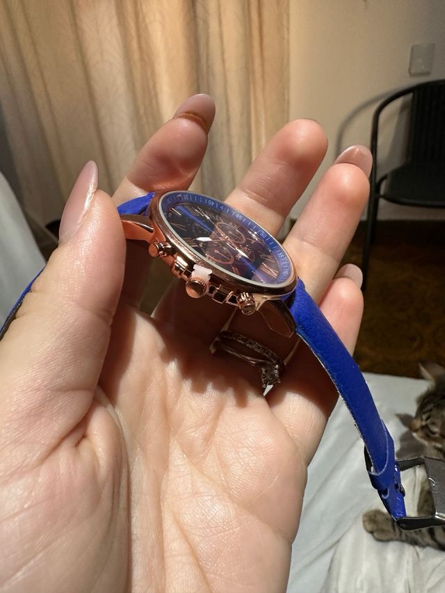 Orologio da polso blu e oro