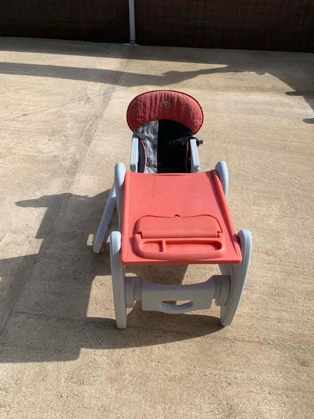 Trona convertible en mesa infantil