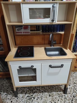 Cocina de juguete con accesorios