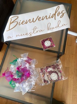 Restos de boda: confeti y detalles
