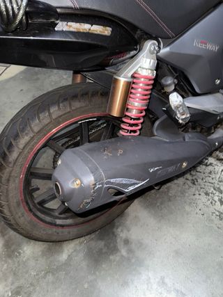 Moto Keeway 125cc Negra con Baúl
