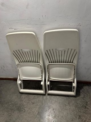 2 Sillas de plástico para playa/piscina