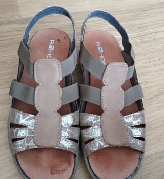 Sandalias Mujer Beige y Plateadas