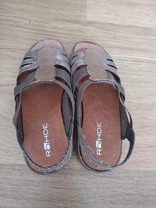 Sandalias Mujer Beige y Plateadas