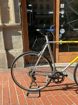 Bicicleta Clásica Amarilla y Plateada