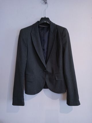 Blazer gris entallado corto