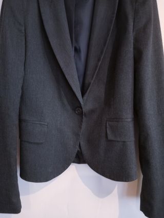 Blazer gris entallado corto
