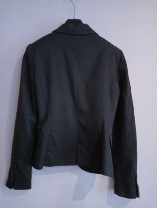 Blazer gris entallado corto