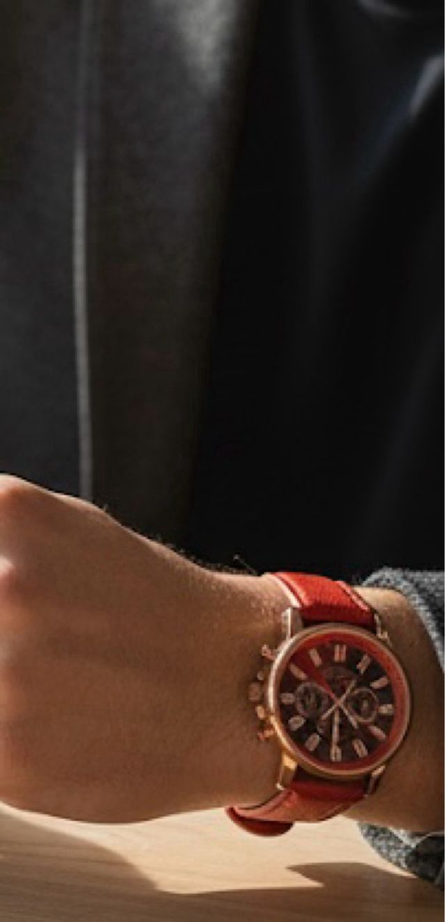 Orologio da polso rosso e oro