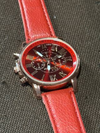 Orologio da polso rosso e oro