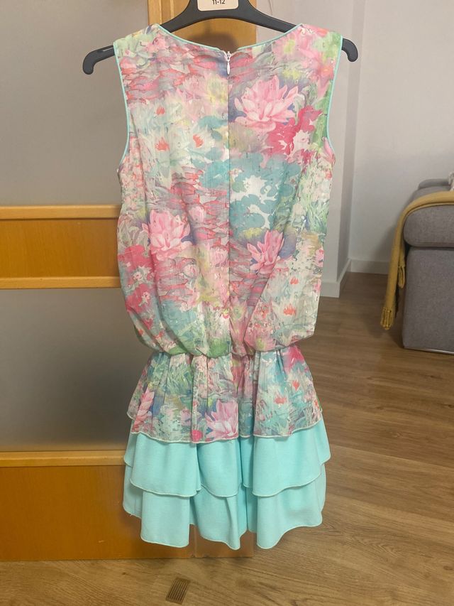 Vestido floral con volantes