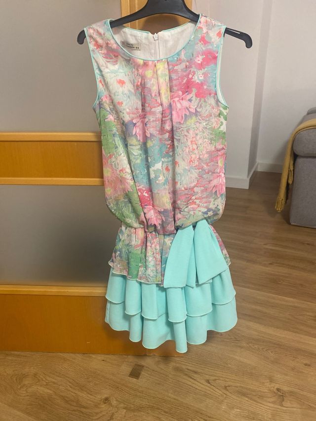 Vestido floral con volantes