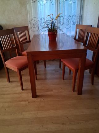 Mesa comedor extensible + 4 sillas madera