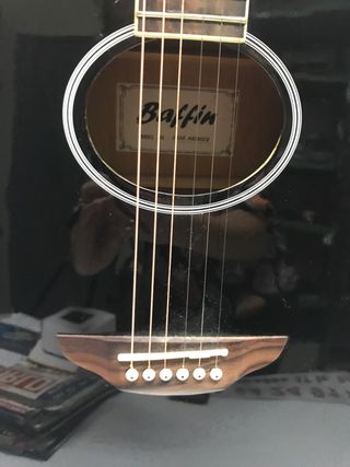 Guitarra Electroacústica Negra