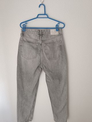 Pantalones vaqueros grises