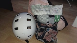 Patines en línea incluyo casco y protecciones