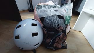 Patines en línea incluyo casco y protecciones