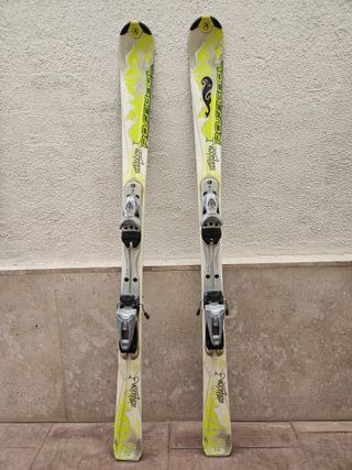 Esquís ROSSIGNOL de 145 cm y Fijaciones ROSSIGNOL