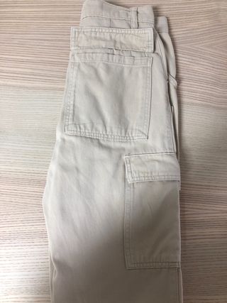 Pantalón cargo beige Mango