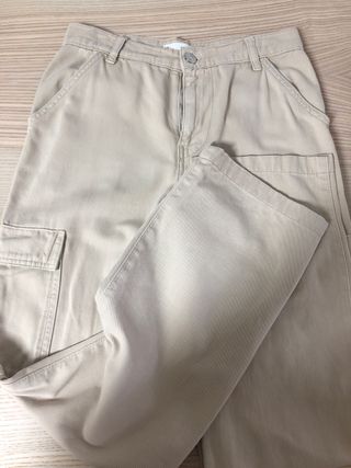Pantalón cargo beige Mango