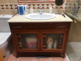 Mueble de baño vintage con lavabo
