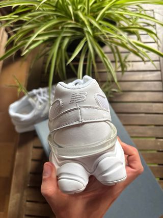 New Balance 9060 Blancas Talla 42.5