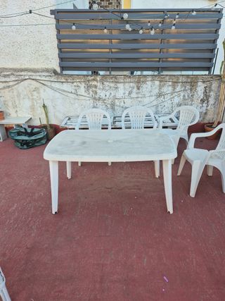 Mesa de exterior de plástico