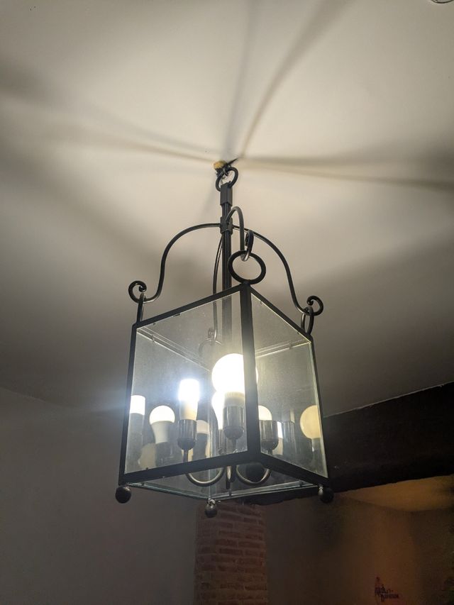 Lámpara forja y cristal negro