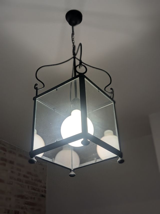 Lámpara forja y cristal negro