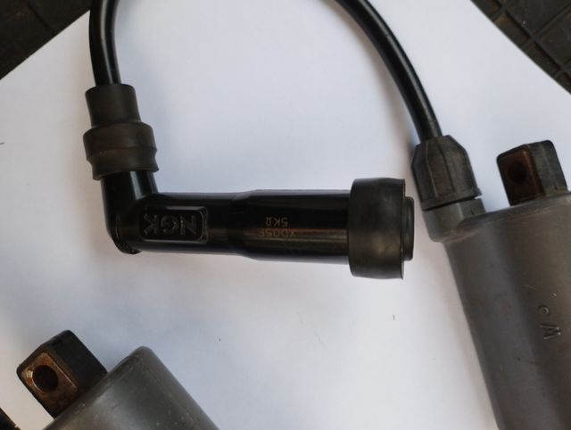 Bobinas de alta NGK Kawasaki KLE + capuchones NGK