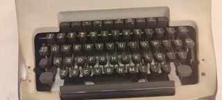 Máquina de escribir Olivetti Lettera 32
Maquina ol