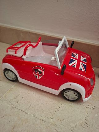 Coche Barriguitas rojo con muñeca