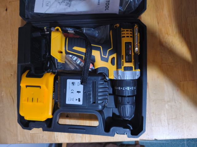 Taladro Eléctrico con Batería y Cargador