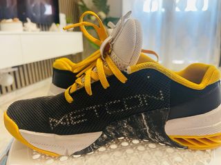 Zapatillas deportivas LOEWE negras y amarillas