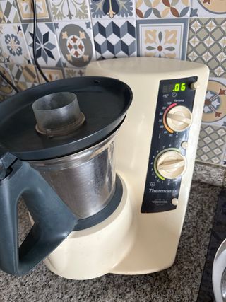 Thermomix TM21 con accesorios y libro recetas