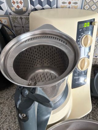 Thermomix TM21 con accesorios y libro recetas