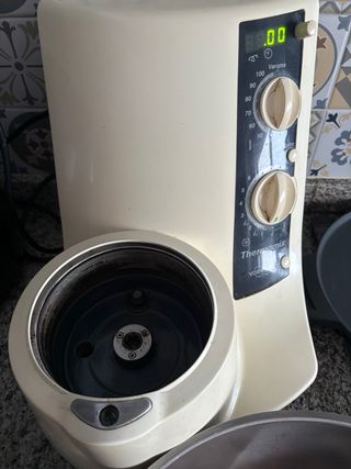 Thermomix TM21 con accesorios y libro recetas