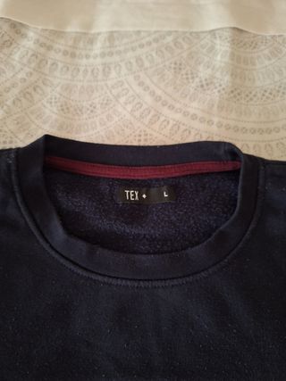 Sudadera tricolor azul, roja y blanca