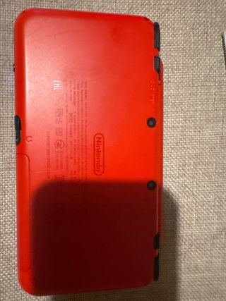 Nintendo 2DS XL Pokeball