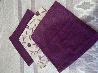 Mesa camilla y fundas para tres cojines.