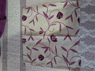 Mesa camilla y fundas para tres cojines.